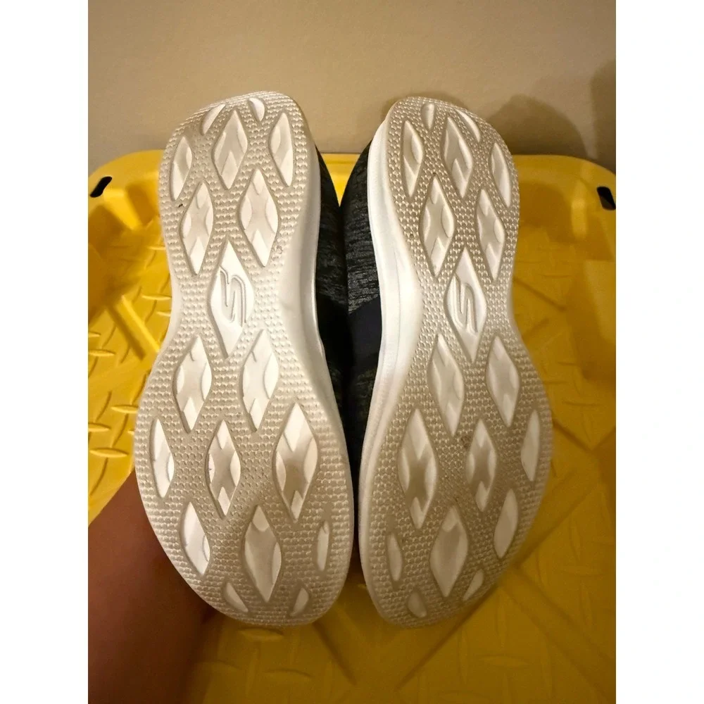 Skechers GoStep Lite Womens 8 Black White Goga Max Slip On Walking Shoes 14462